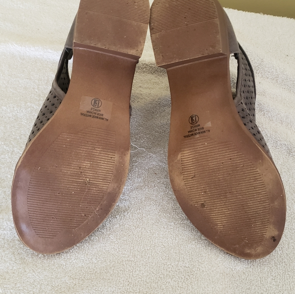 Shoes - Picture 5 of 5